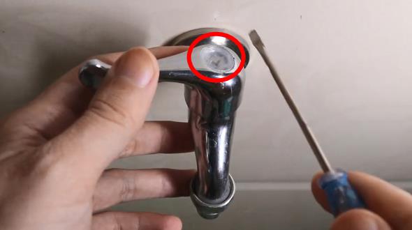 水龍頭滴水怎么處理？看步驟圖跟著老師傅一步步操作一下吧！