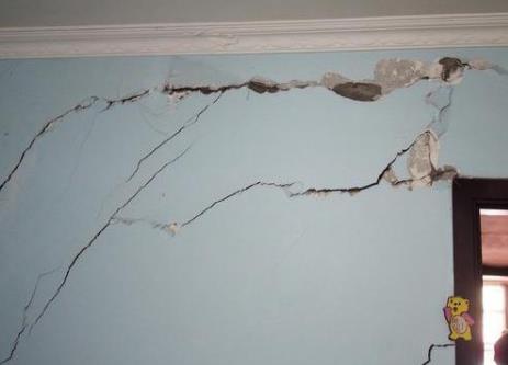 墻面開裂怎么處理修復(fù)?2種裂紋2種修復(fù)方式介紹 墻面開裂怎么處理修復(fù)?2種裂紋2種修復(fù)方式介紹