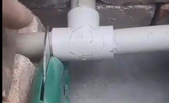 ppr三通怎么換視頻分享，老師傅竟用一個(gè)管件就解決了！