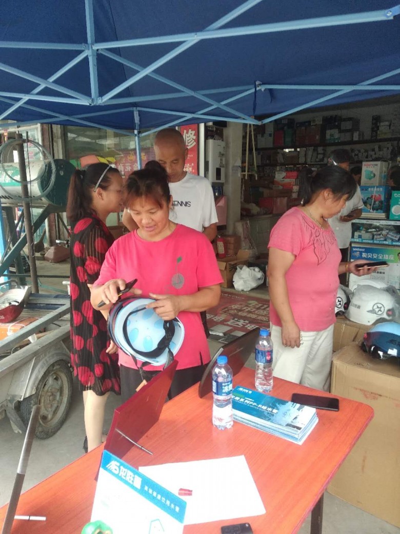 龍勝管海安運營中心助力“一盔一帶”，贈千頂安全盔以踐行社會責(zé)任