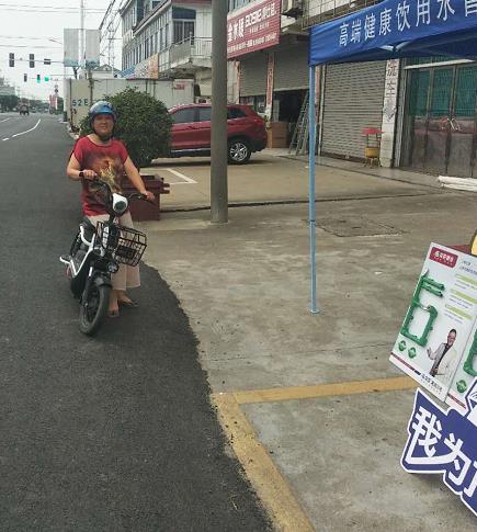 龍勝管海安運營中心助力“一盔一帶”，贈千頂安全盔以踐行社會責(zé)任