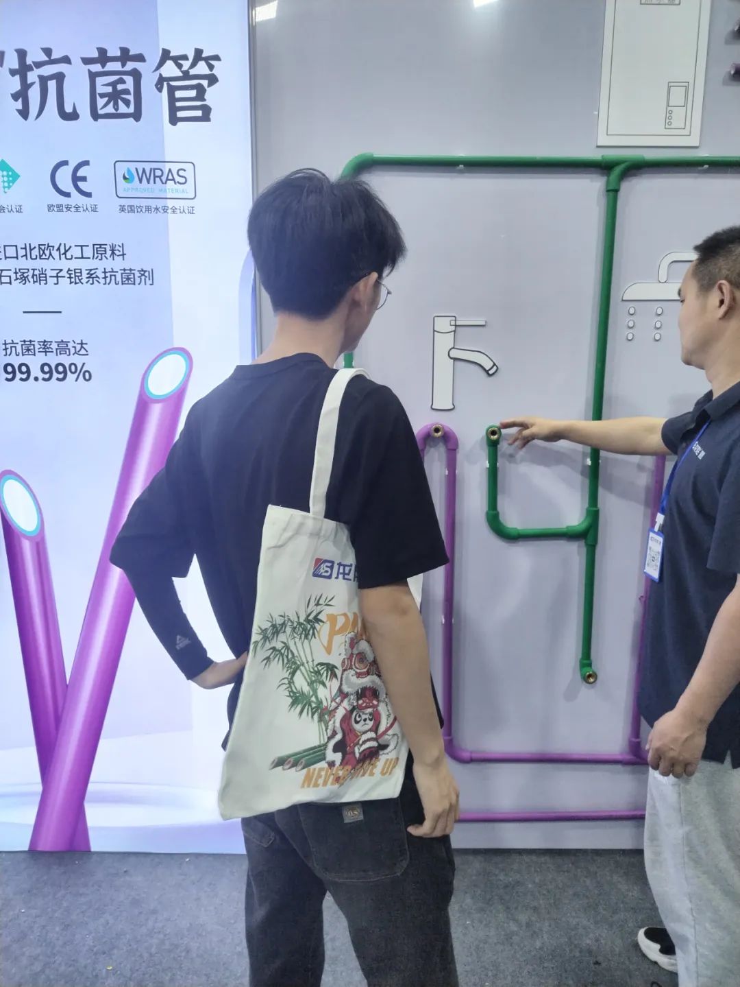 龍勝管2025成都建博會(huì)：用科技重塑健康，以藝術(shù)定義未來(lái)